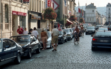 Reservierte  Capri Parkplätze auf der « la Rue de la Républiquein » - Pont-Audemer
Places de parking réservées à Capri sur « la Rue de la Républiquein » -  Pont-Audemer
Reserved Capri car parks on « la Rue de la Républiquein » - Pont-Audemer